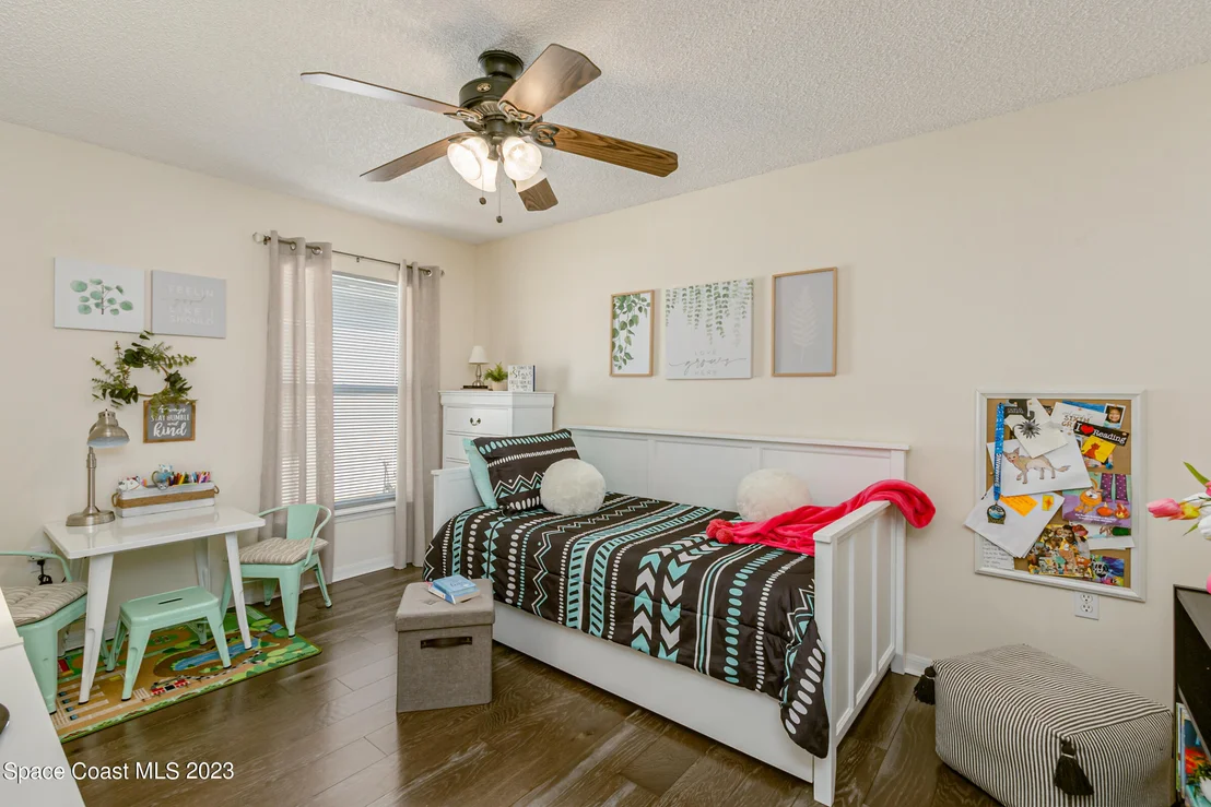 Photo of 1218 White Oak Circle