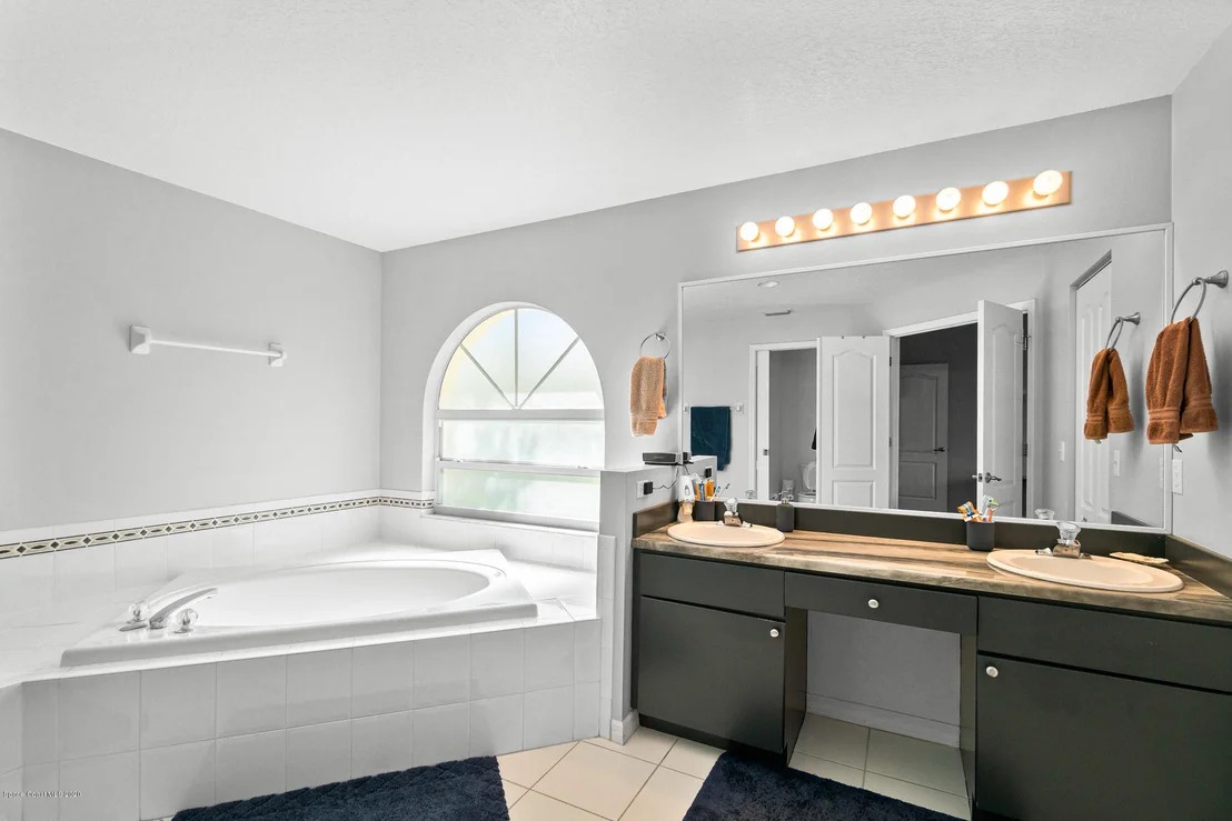 Photo of 4658 Alamanda Drive
