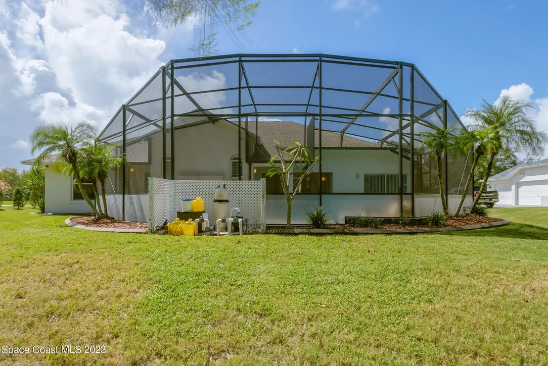 Photo of 4363 Long Lake Road