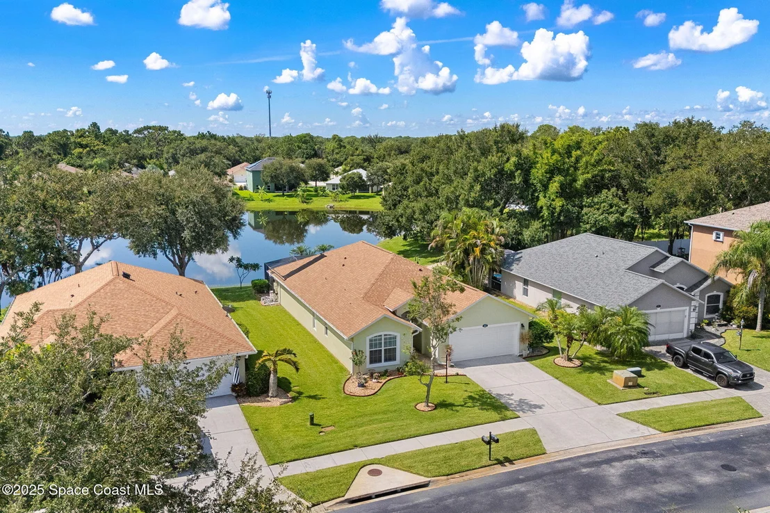 Photo of 833 Tavernier Circle NE