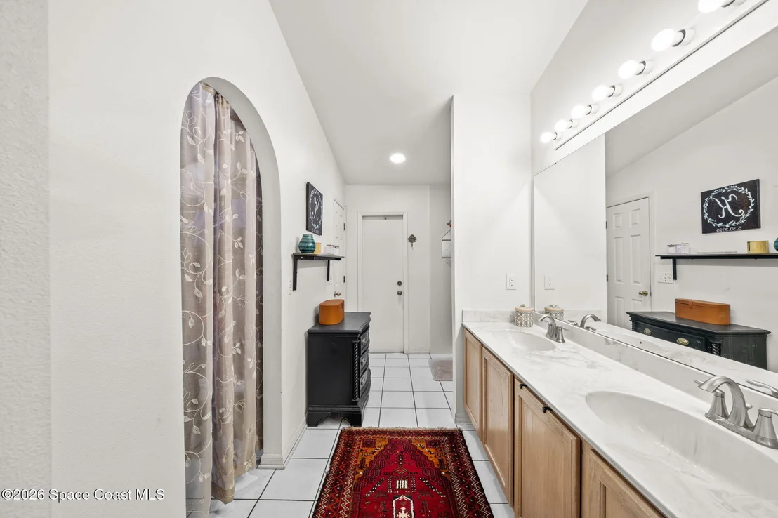 Photo of 1272 White Oak Circle