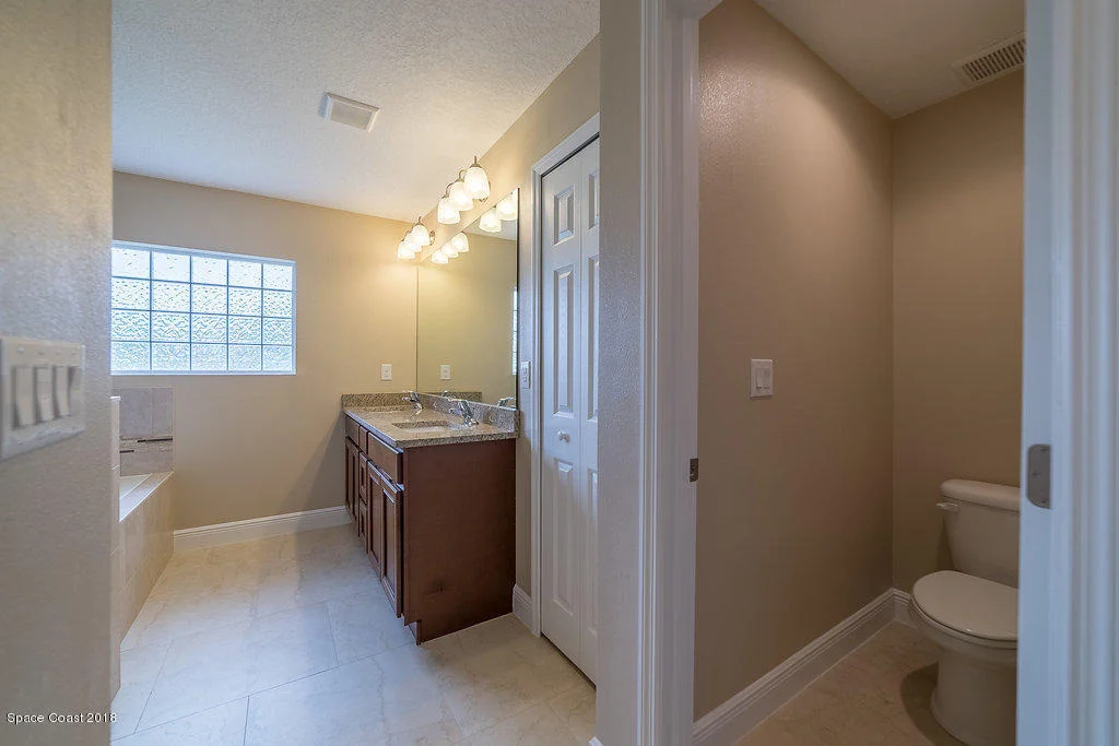 Photo of 1048 Landsdowne Drive