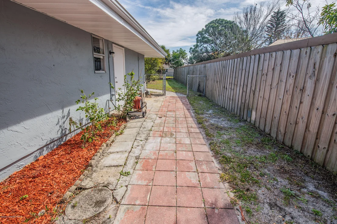 Photo of 1211 Bard Lane NE