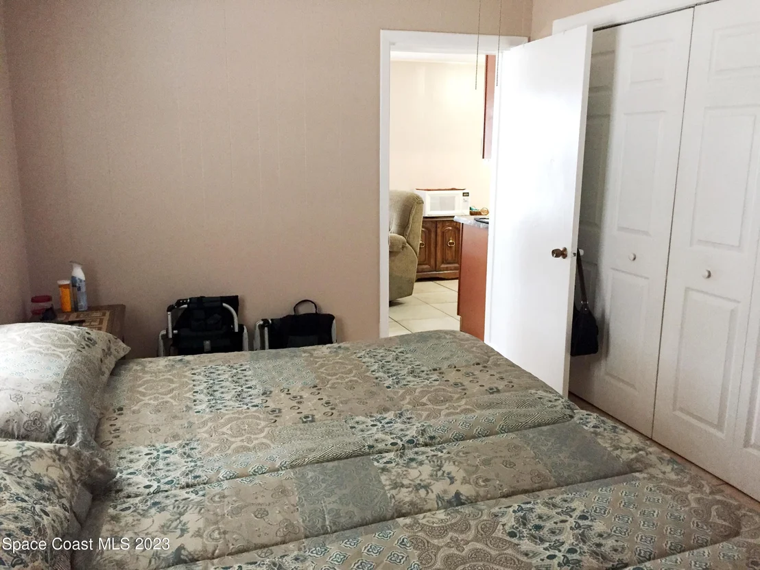 Photo of 13 S Palmway Avenue