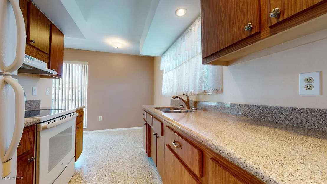 Photo of 930 Darwin Lane NE