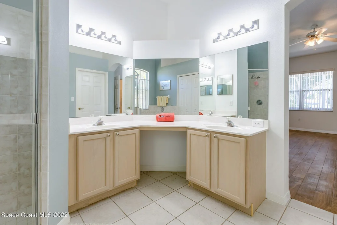 Photo of 1915 Windbrook Drive SE