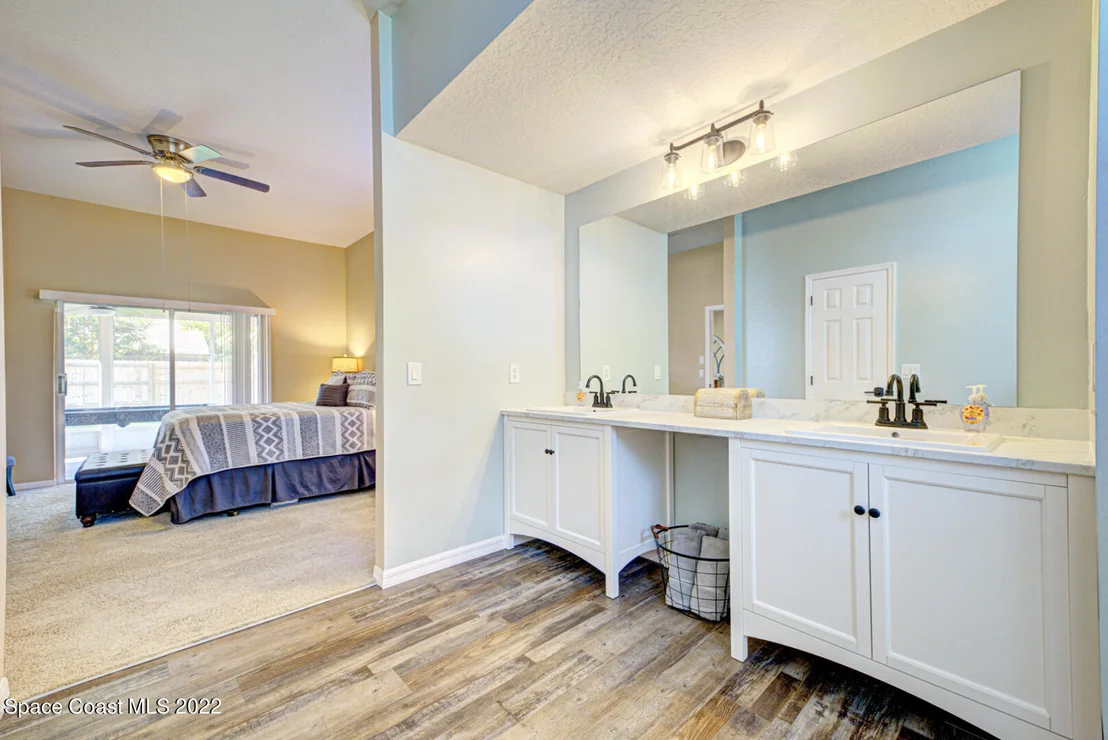 Photo of 985 Pelican Lane