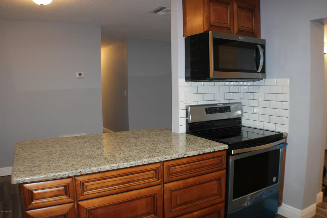 Photo of 1042 Cabot Drive NE