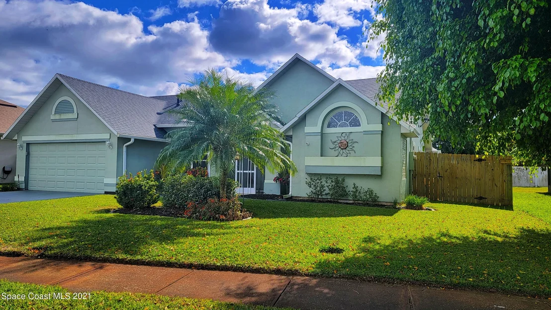 Photo of 1343 Heritage Acres Boulevard