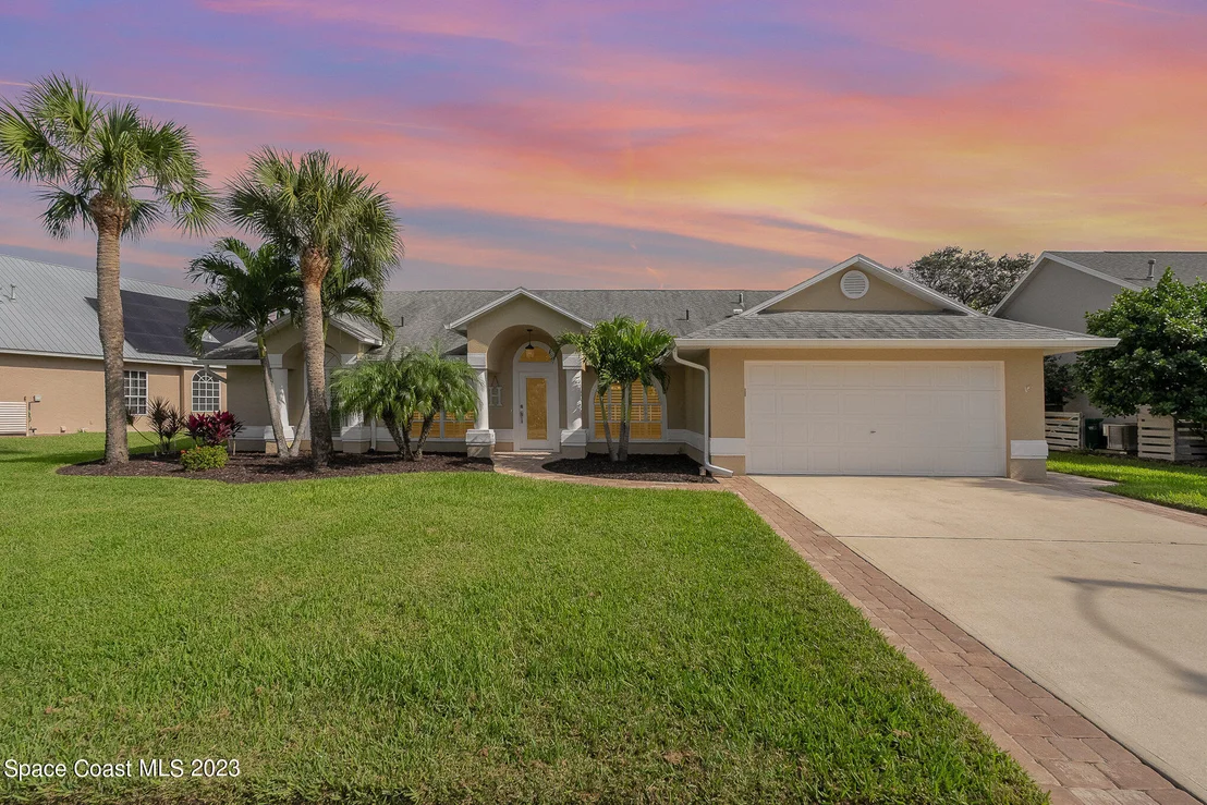 Photo of 321 Lake Victoria Circle