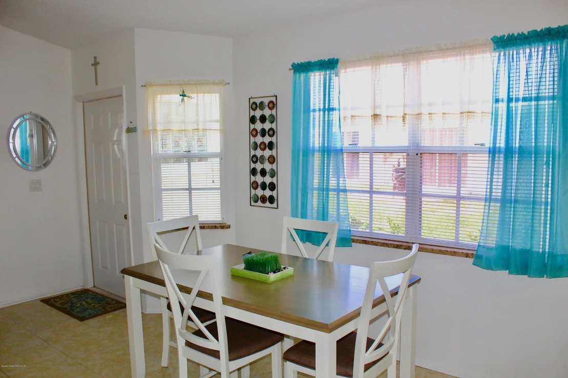 Photo of 1027 Goldenrod Circle NE