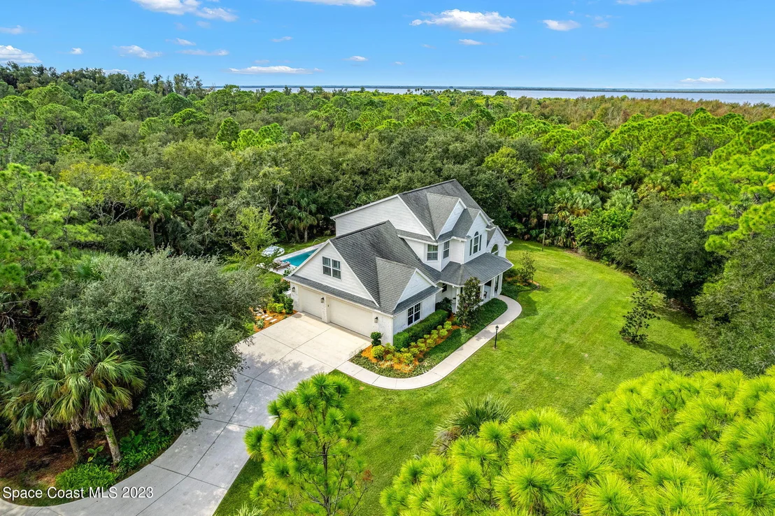 Photo of 5595 Willoughby Drive