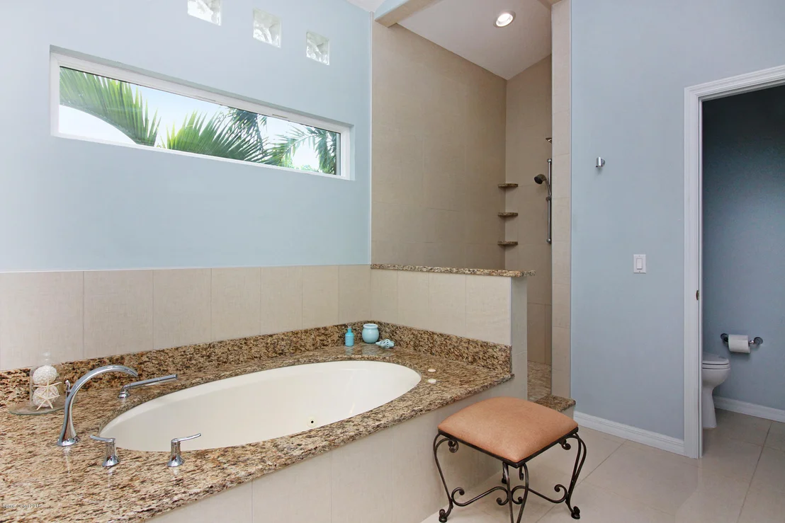 Photo of 5870 Riverside Drive