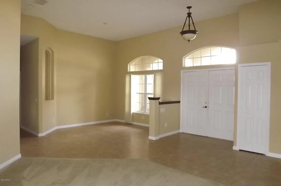 Photo of 162 SE Ridgemont Circle
