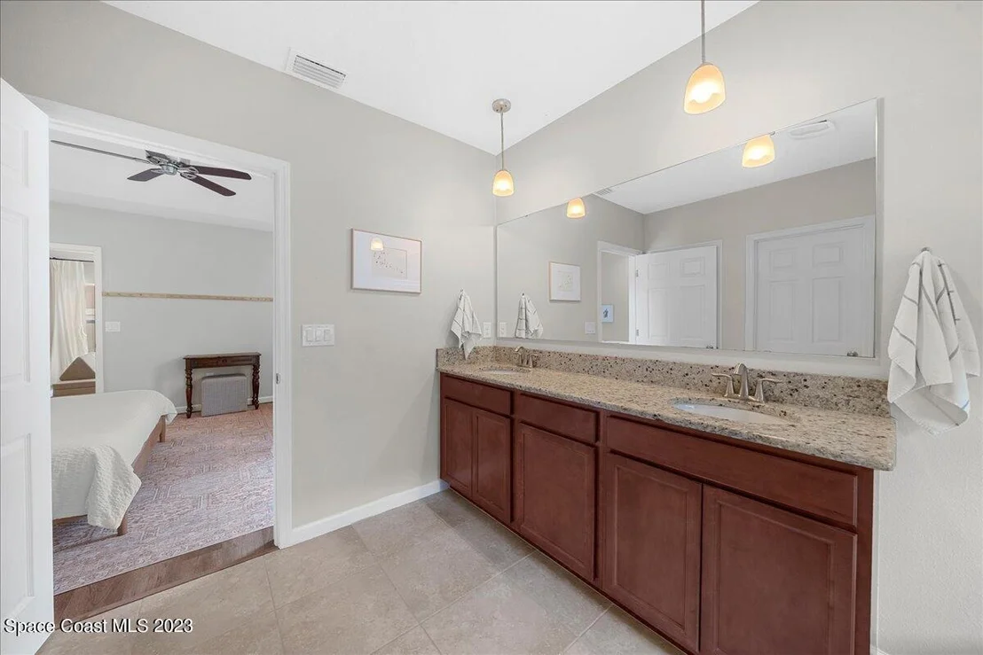 Photo of 930 Dillard Drive SE