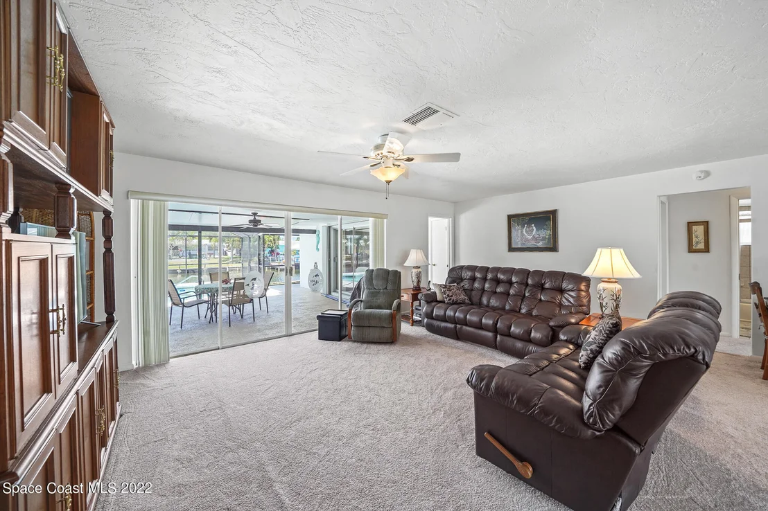 Photo of 453 Cardinal Drive