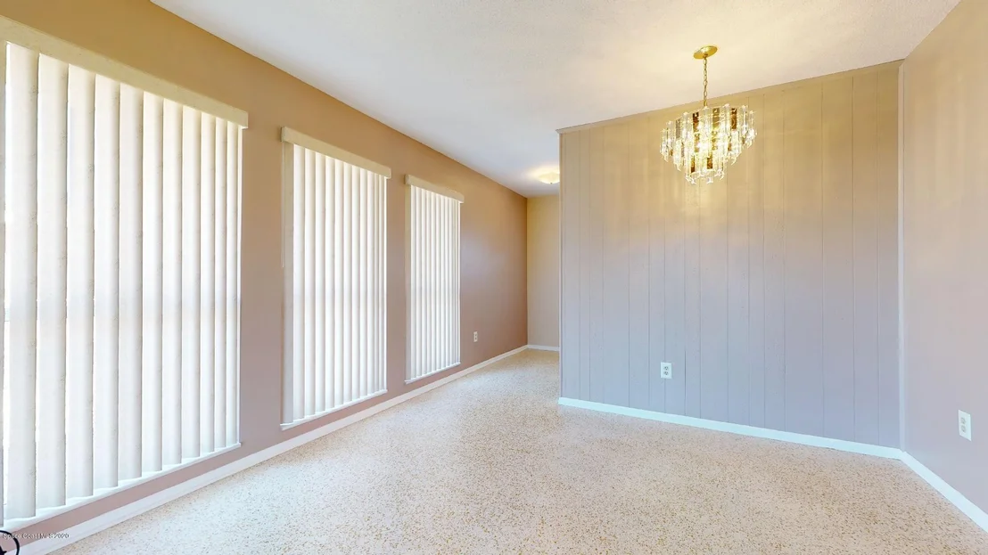 Photo of 930 Darwin Lane NE
