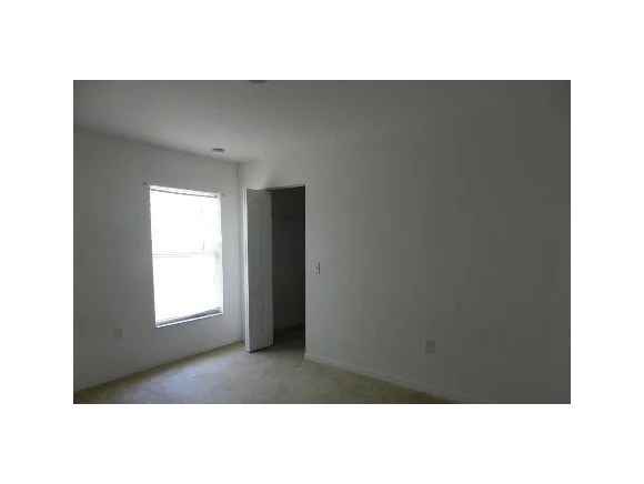 Photo of 937 SE Commerce