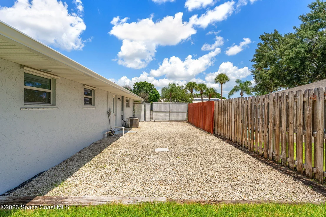 Photo of 1512 Meadowbrook Road NE