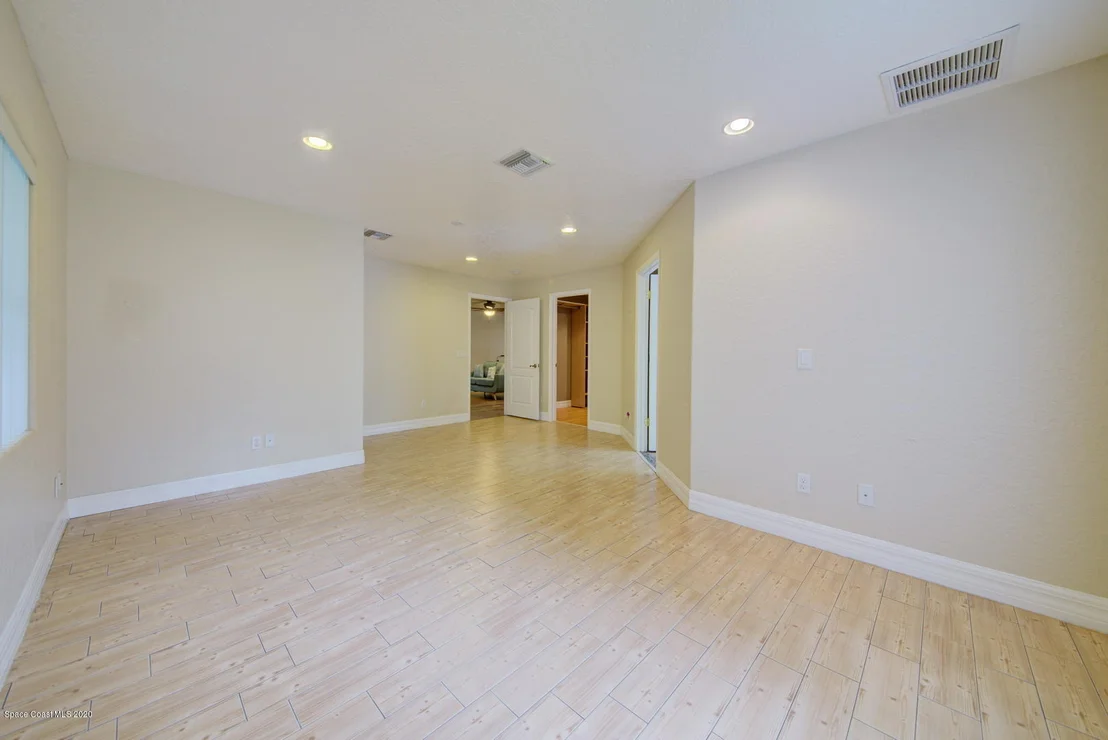 Photo of 1043 Green Road