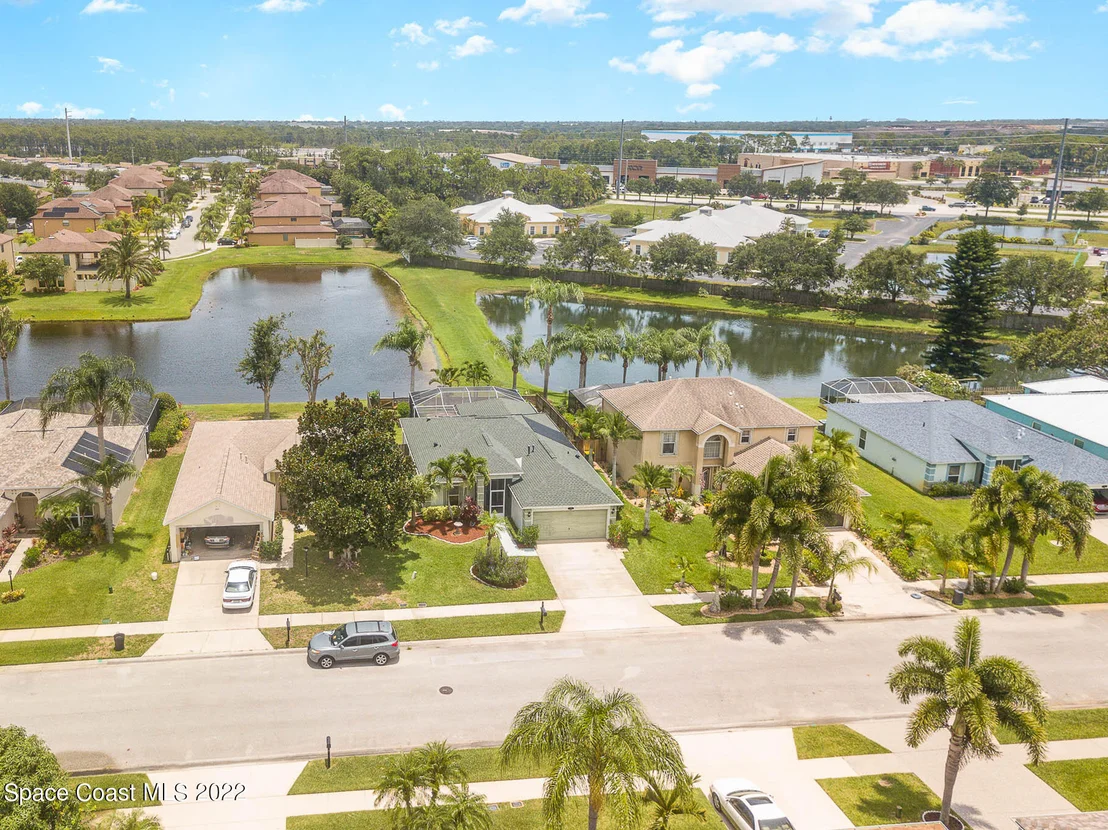 Photo of 1133 White Oak Circle