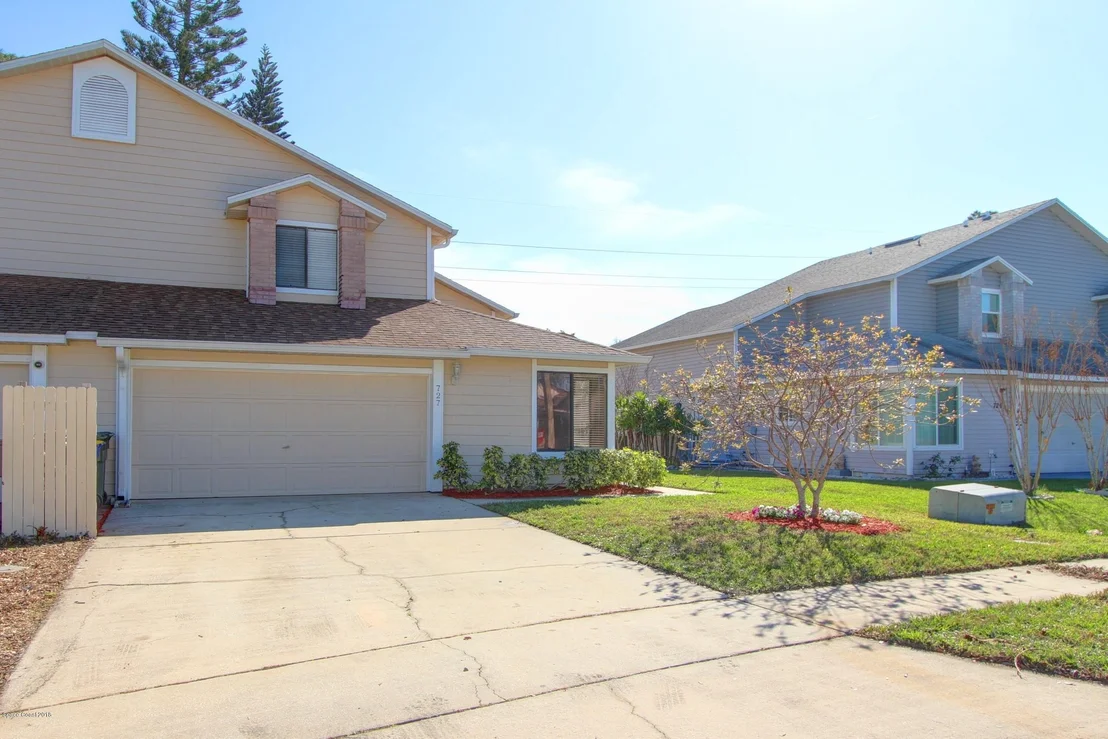 Photo of 727 White Pine Avenue