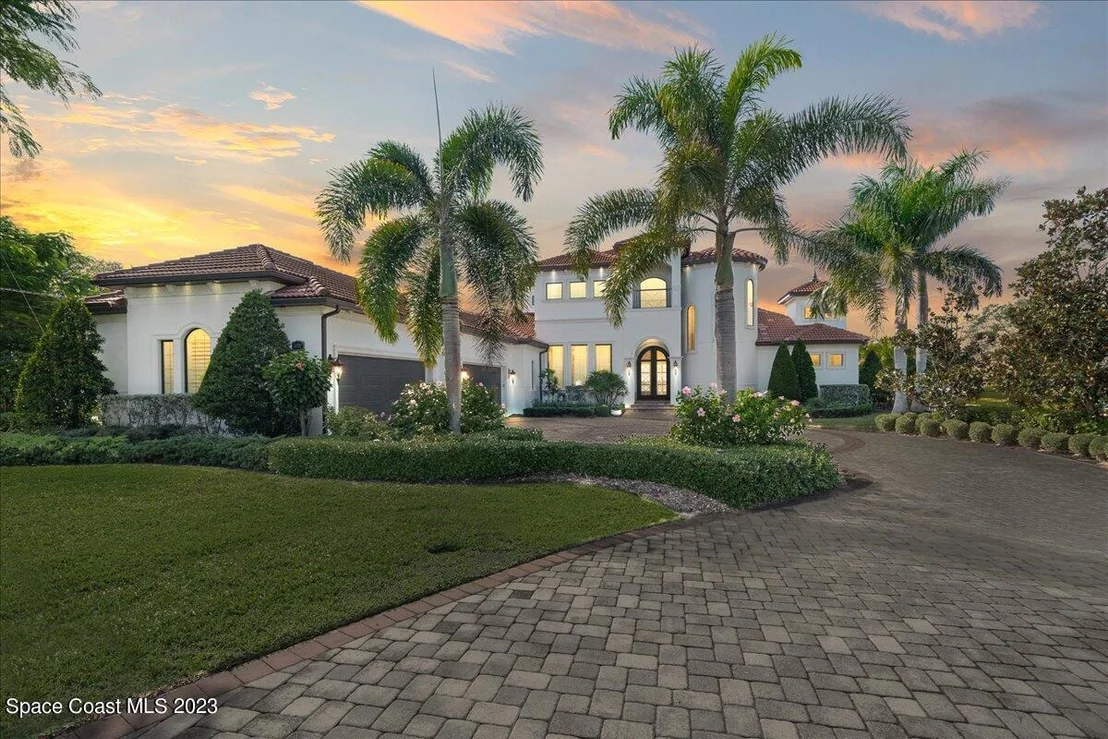 Photo of 3000 N Riverside Drive