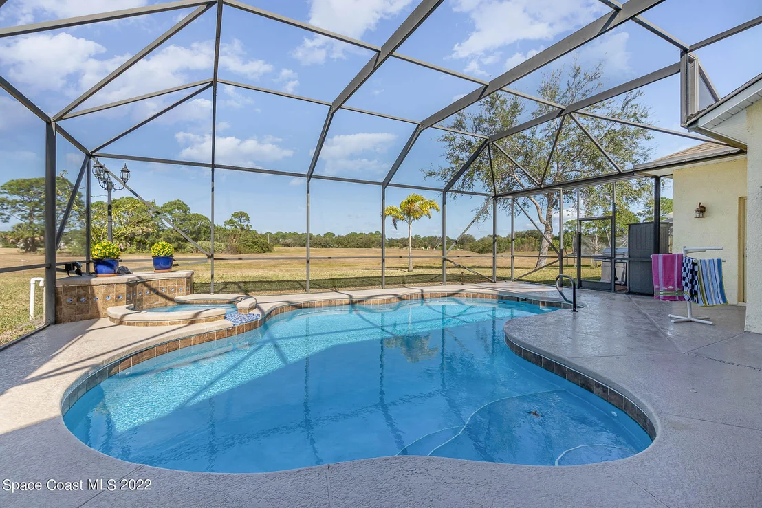 Photo of 1836 Windbrook Drive SE