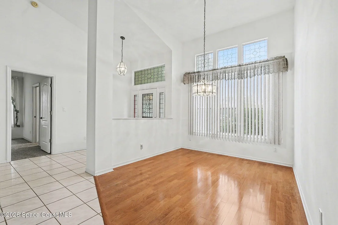 Photo of 981 Victoria Place