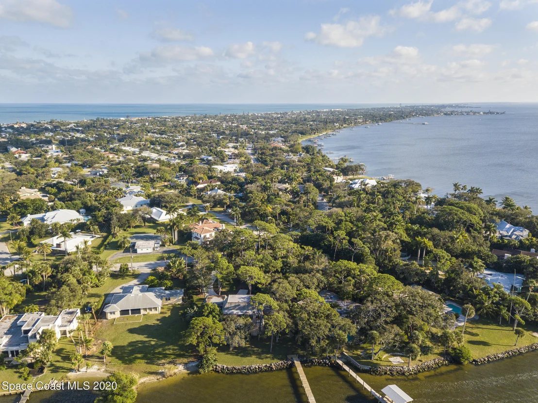 Photo of 1316 S Riverside Drive