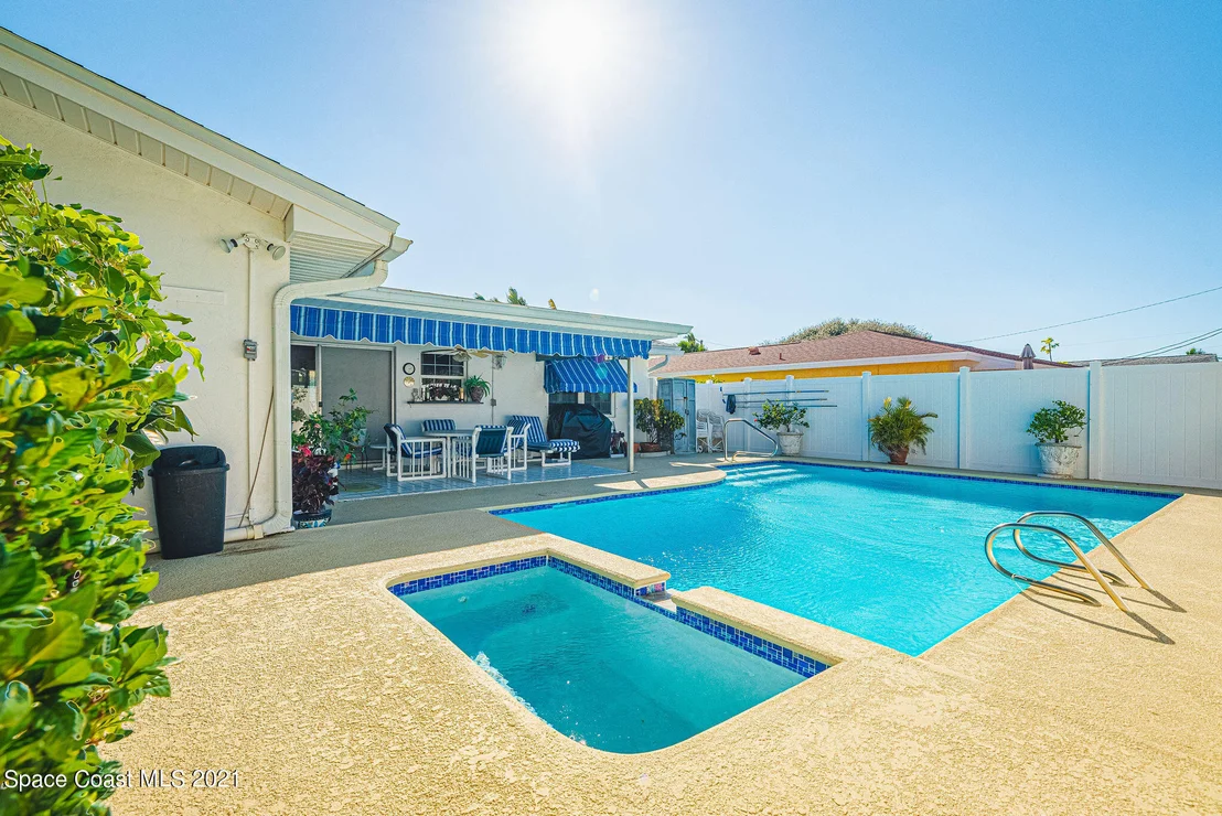 Photo of 330 Seabreeze Drive