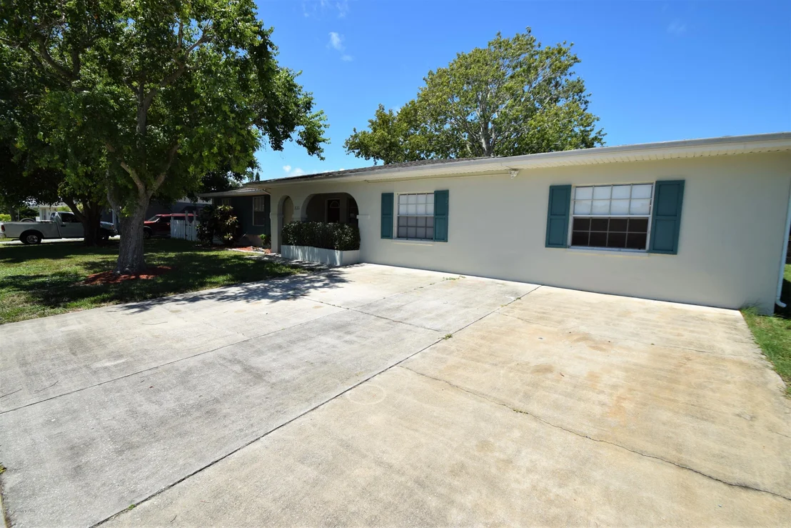 Photo of 820 Hampton Drive NE