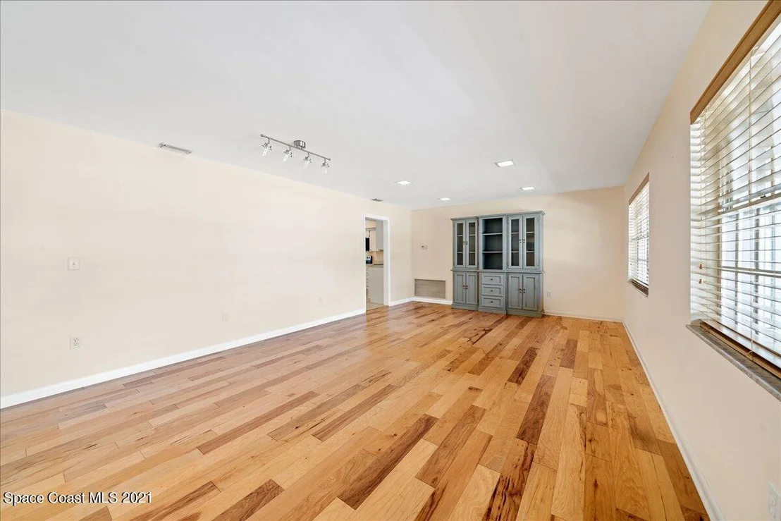 Photo of 585 Bahama Drive