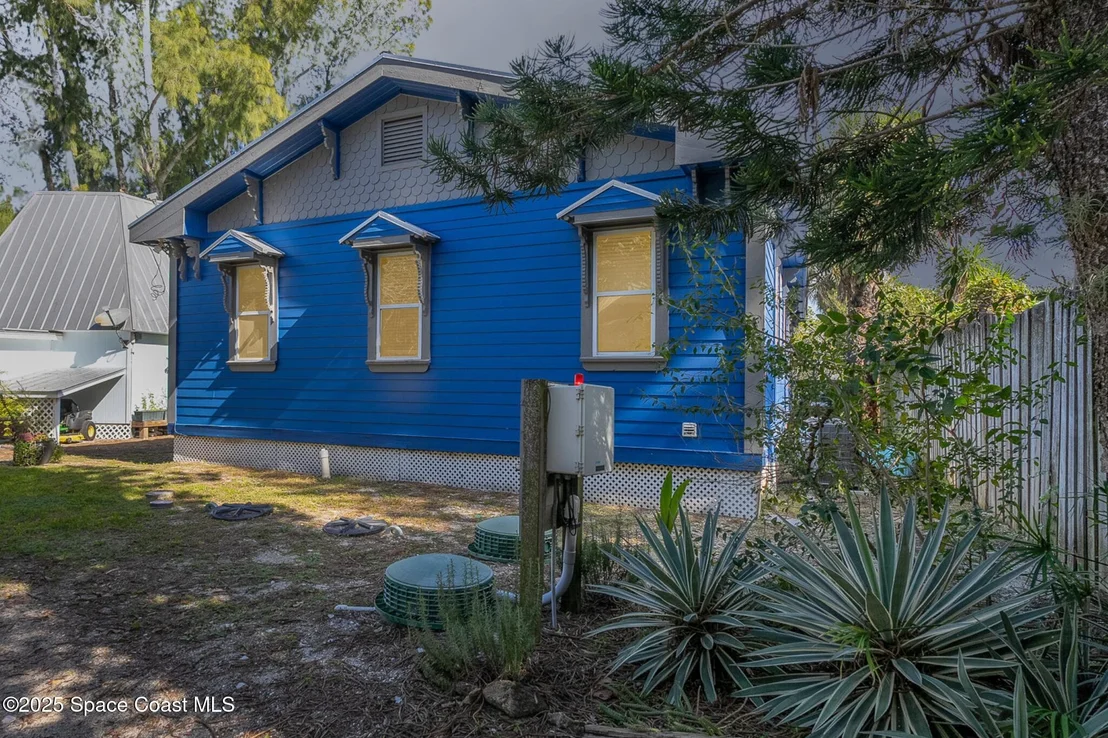 Photo of Unit A at 48 Vip Island