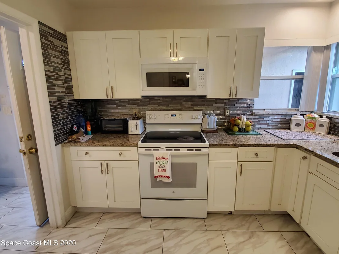 Photo of 1088 Cabot Drive NE