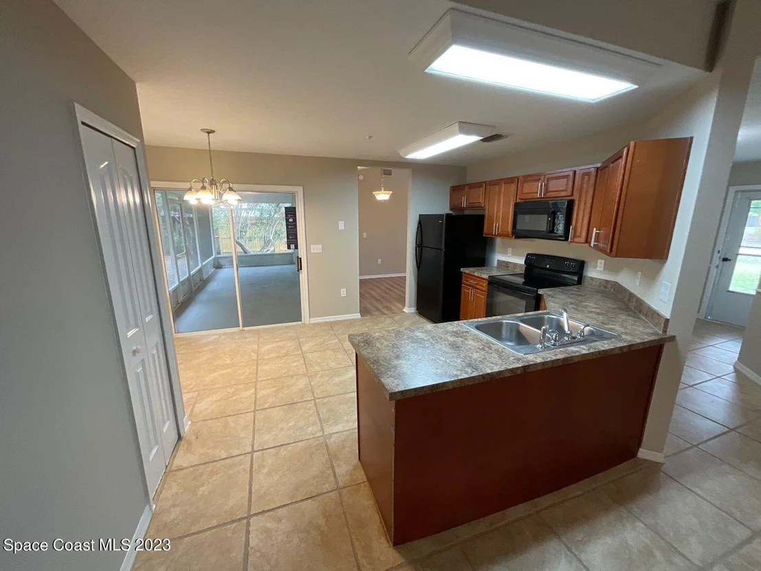 Photo of 6420 Golfview Avenue