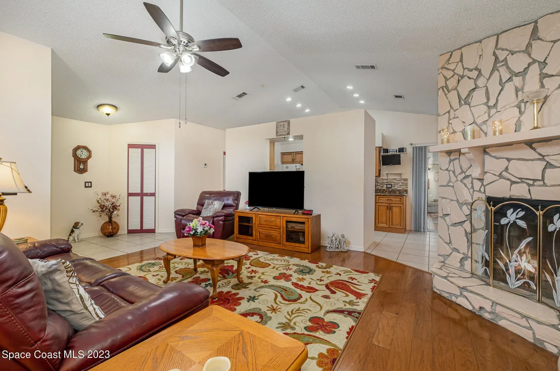 Photo of 5045 Everett Street