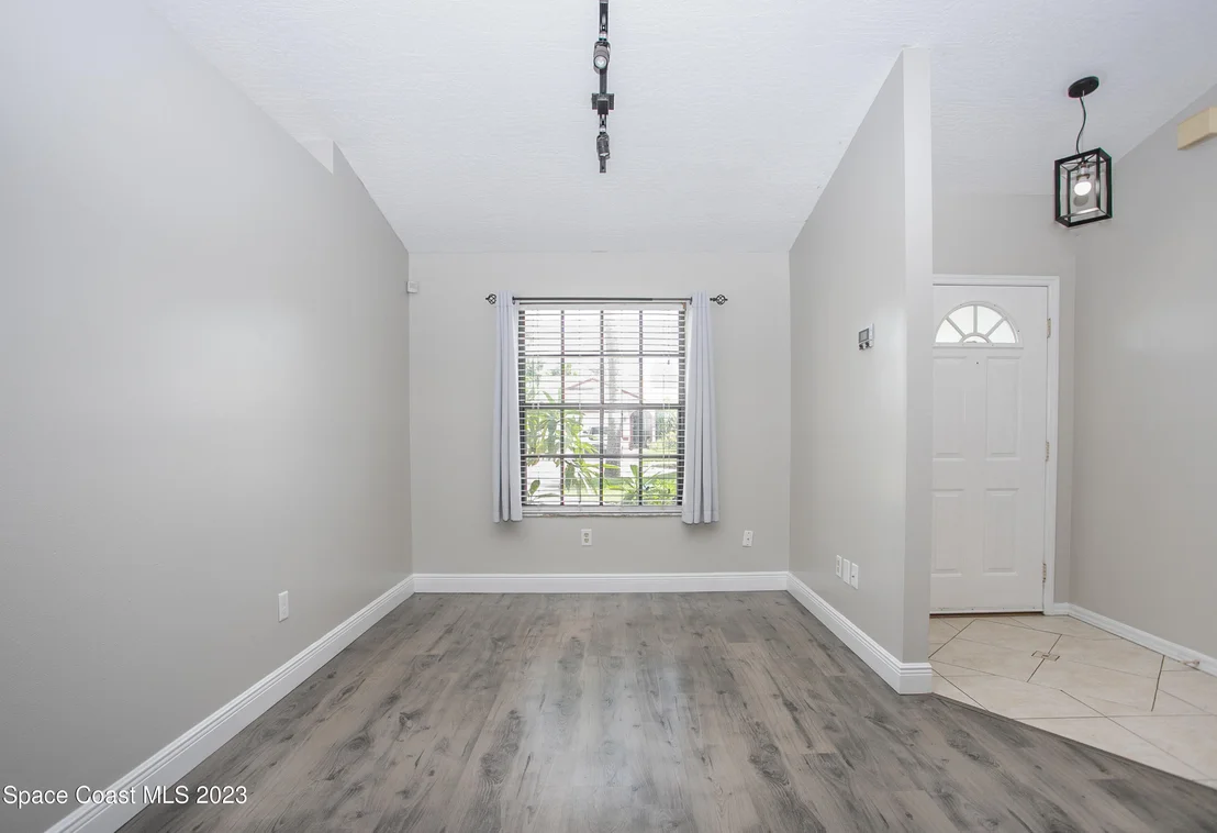 Photo of 1679 Palm Ridge Road