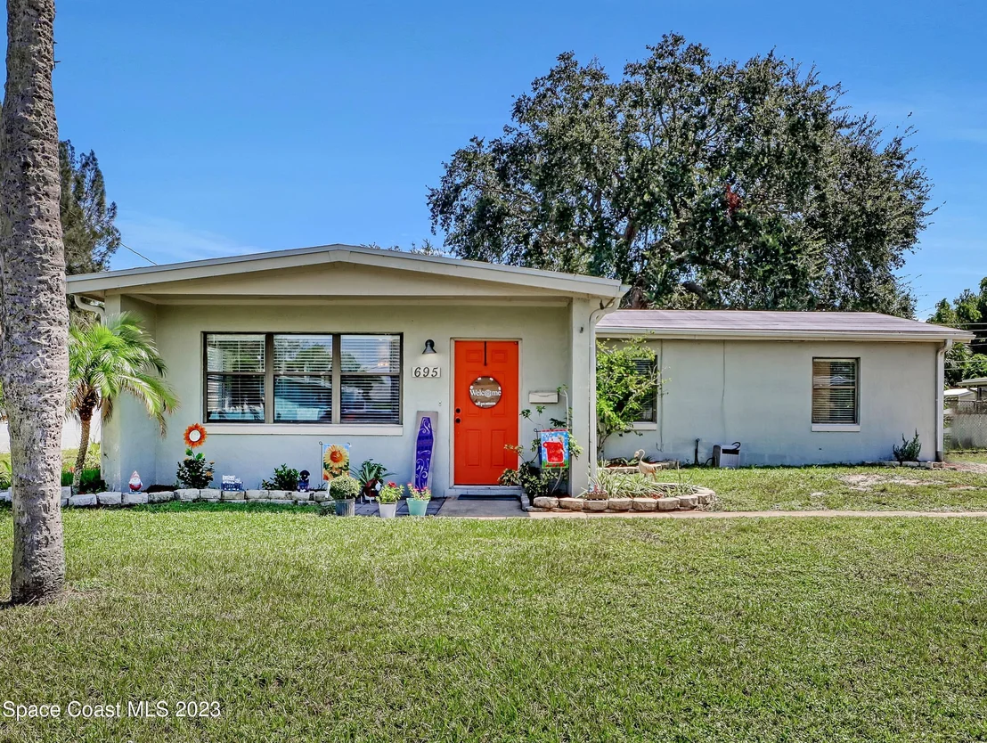 Photo of 695 Teak Drive