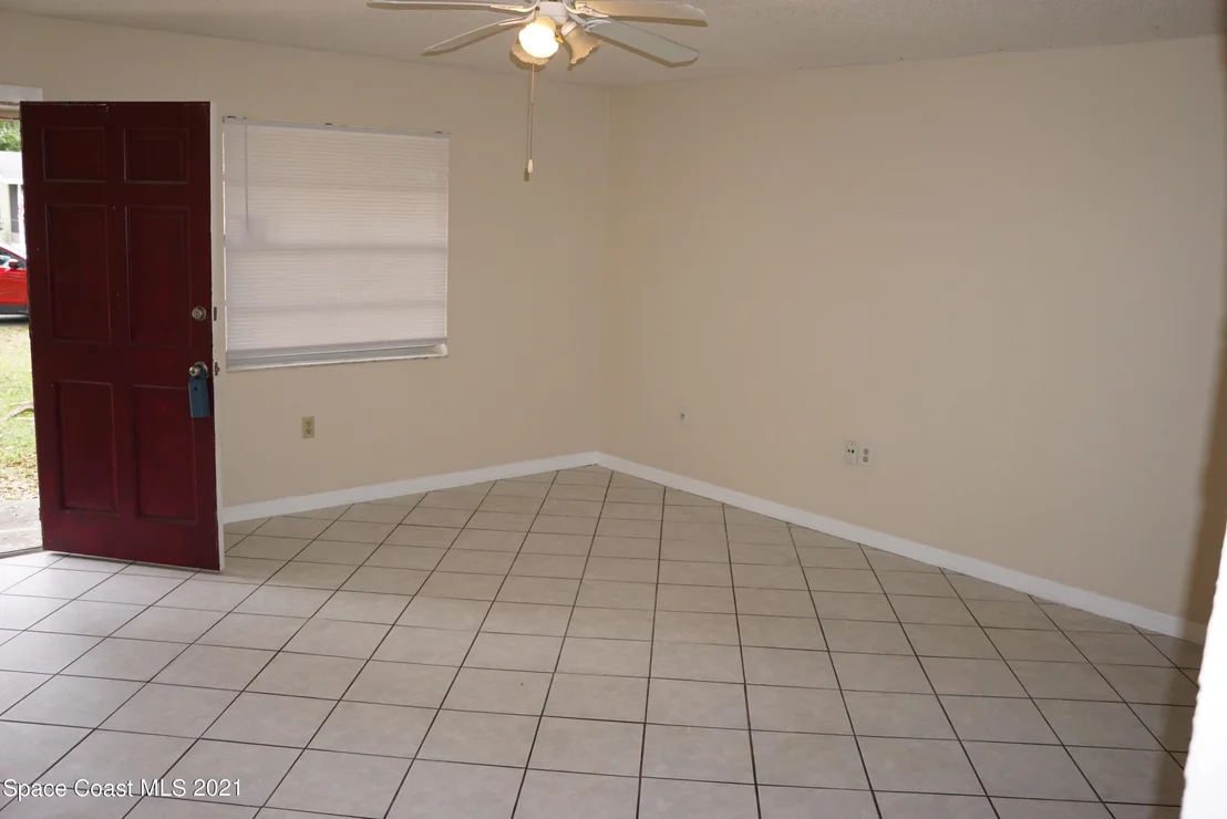 Photo of 1052 Bernice Road