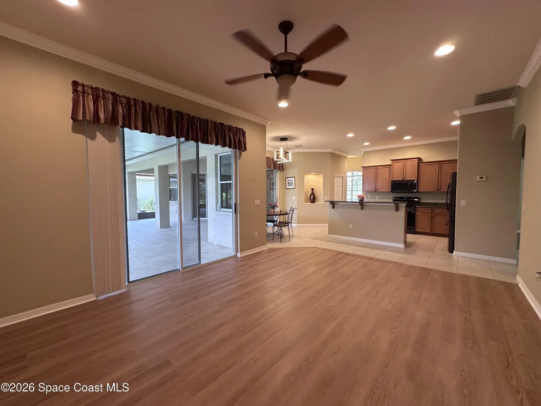 Photo of 883 Spring Oak Drive