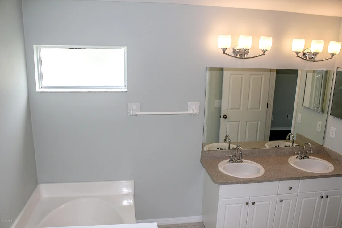 Photo of 881 Villa Drive