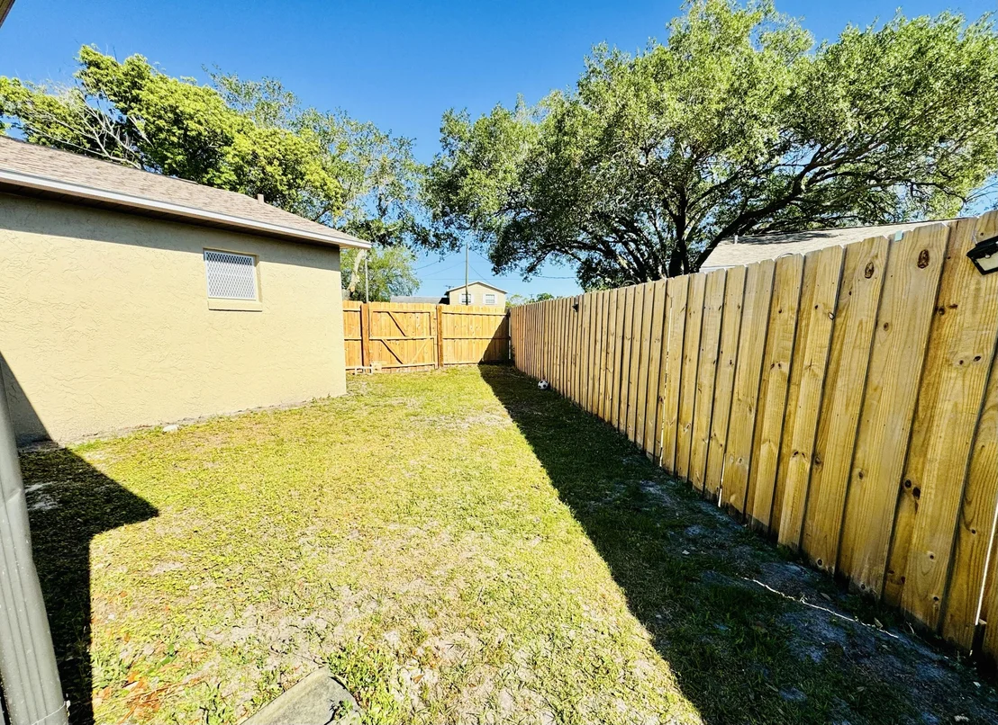 Photo of 1037 Sycamore Drive