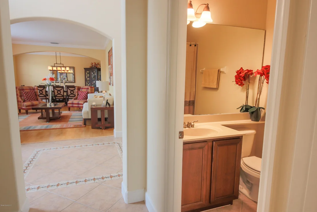 Photo of 885 Chatsworth Drive