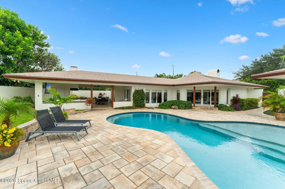 Photo of 207 Riverside Drive
