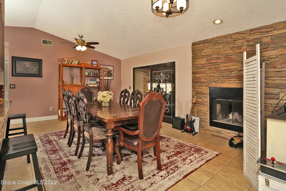 Photo of 1814 Oak Drive N