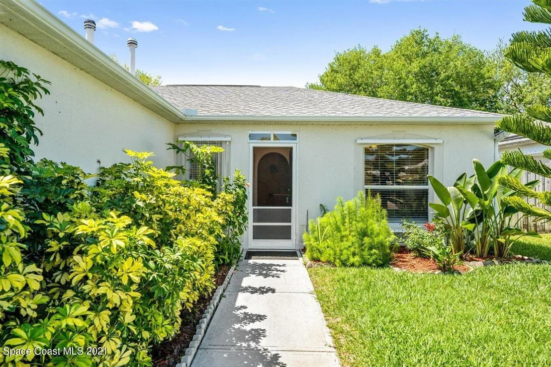 Photo of 1209 White Oak Circle