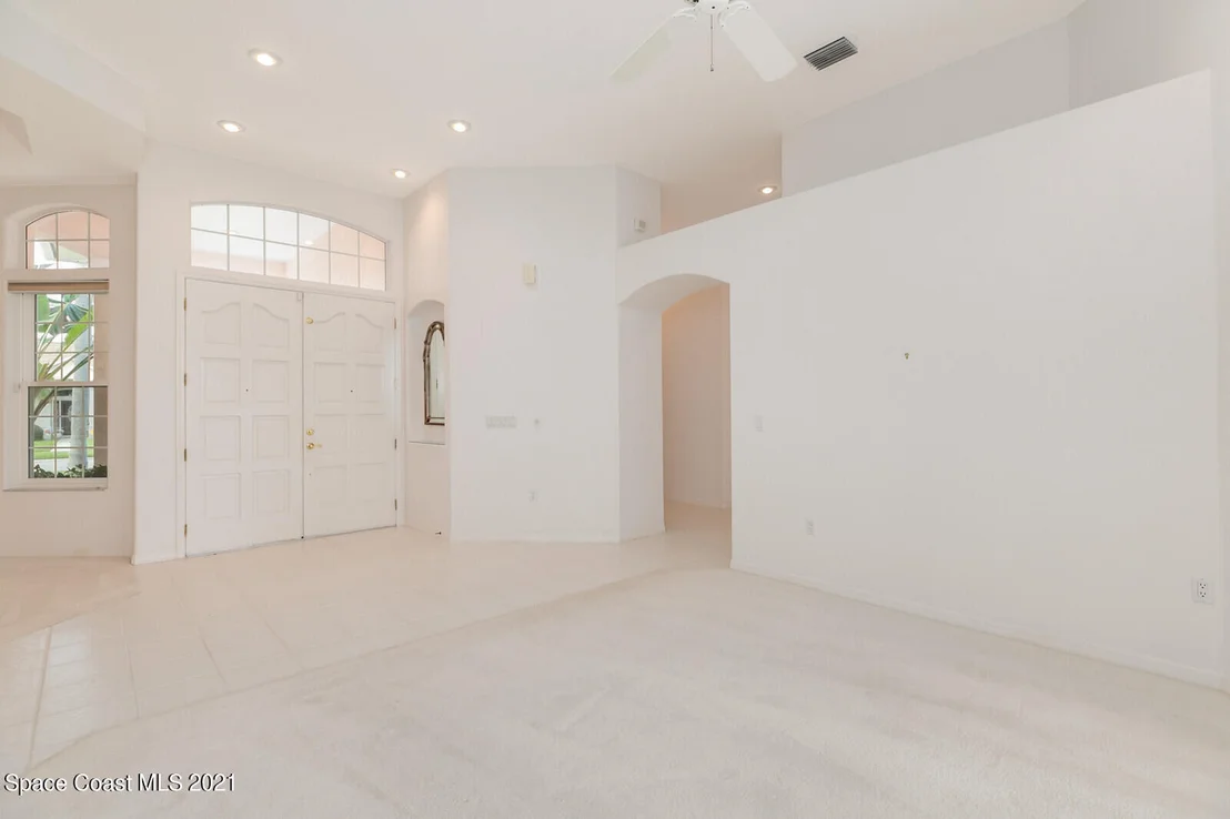 Photo of 476 Kimberly Drive