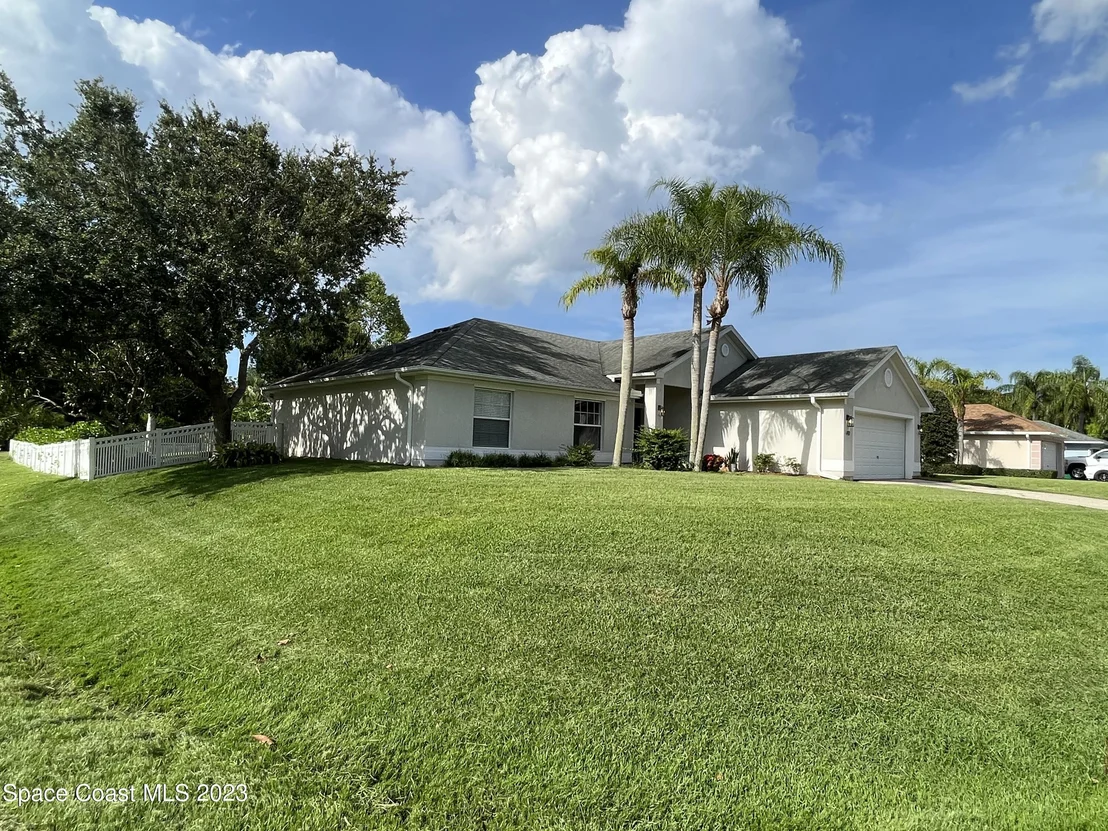 Photo of 997 Gulfstream Avenue
