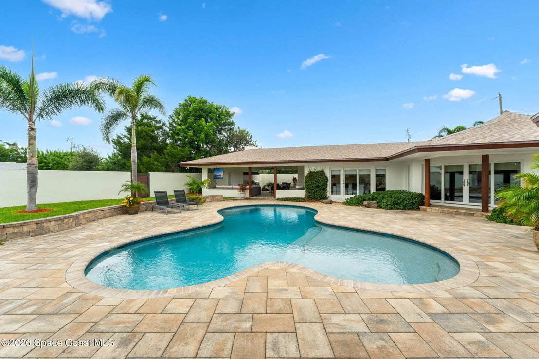 Photo of 207 Riverside Drive
